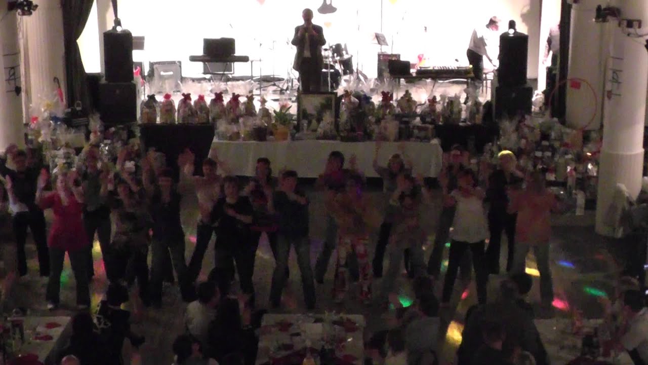 Jászapáti Általános Iskola- retró bál- tanári tánc