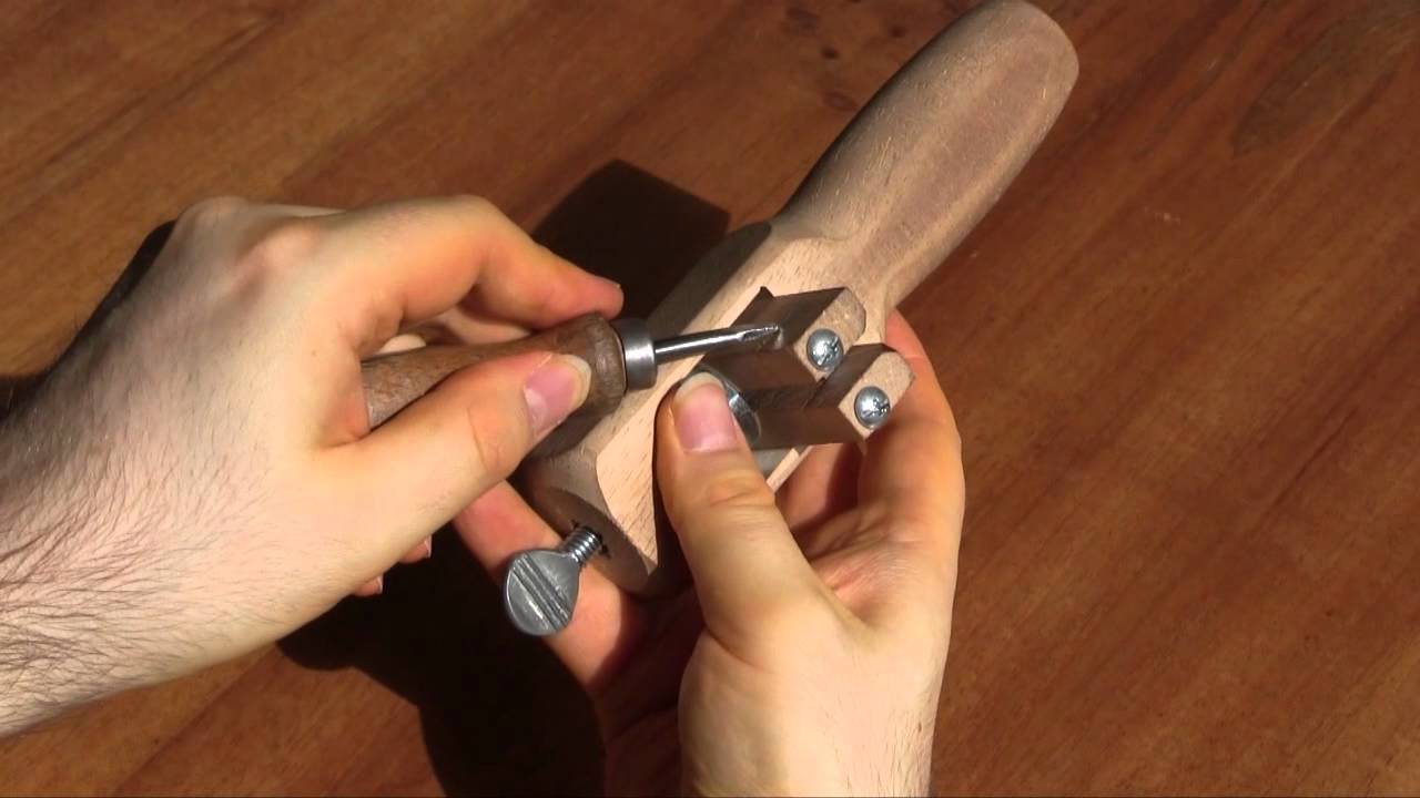 Klingen wechseln beim Riemenschneider - How to change strapcutter blades