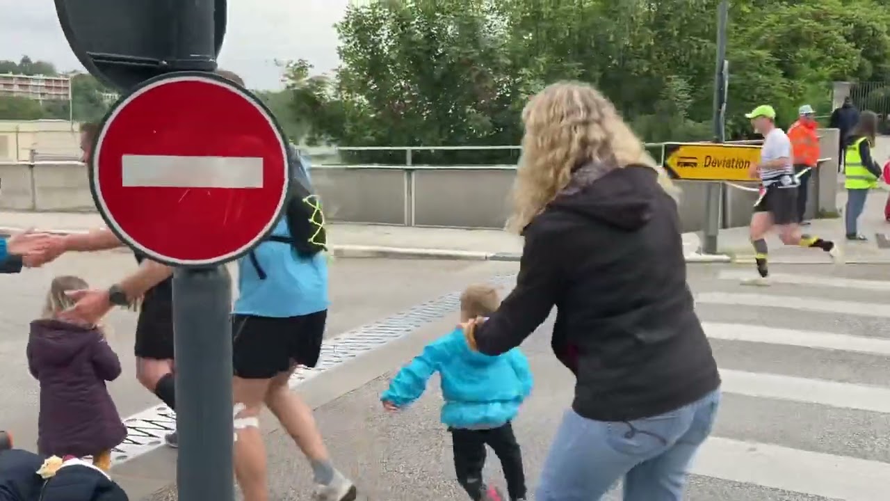 VIDÉO. Poitiers : 2.200 coureurs sur le marathon et le semi-marathon du Futuroscope