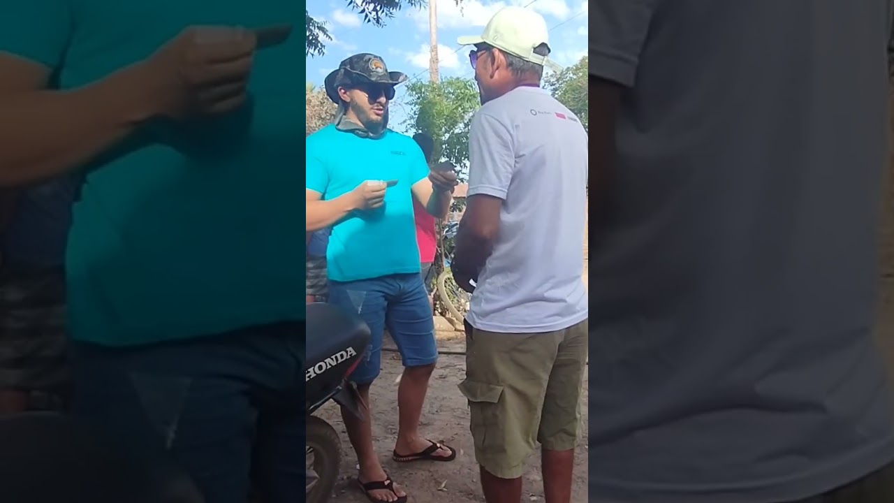 Pegadinha Entregando Panfletos 🤣