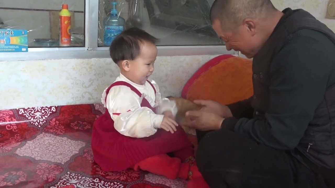 甜甜不顾拜年忙干啥？中午高粱面油炸糕，脆脆的，真美味#农家大黑#农村美食