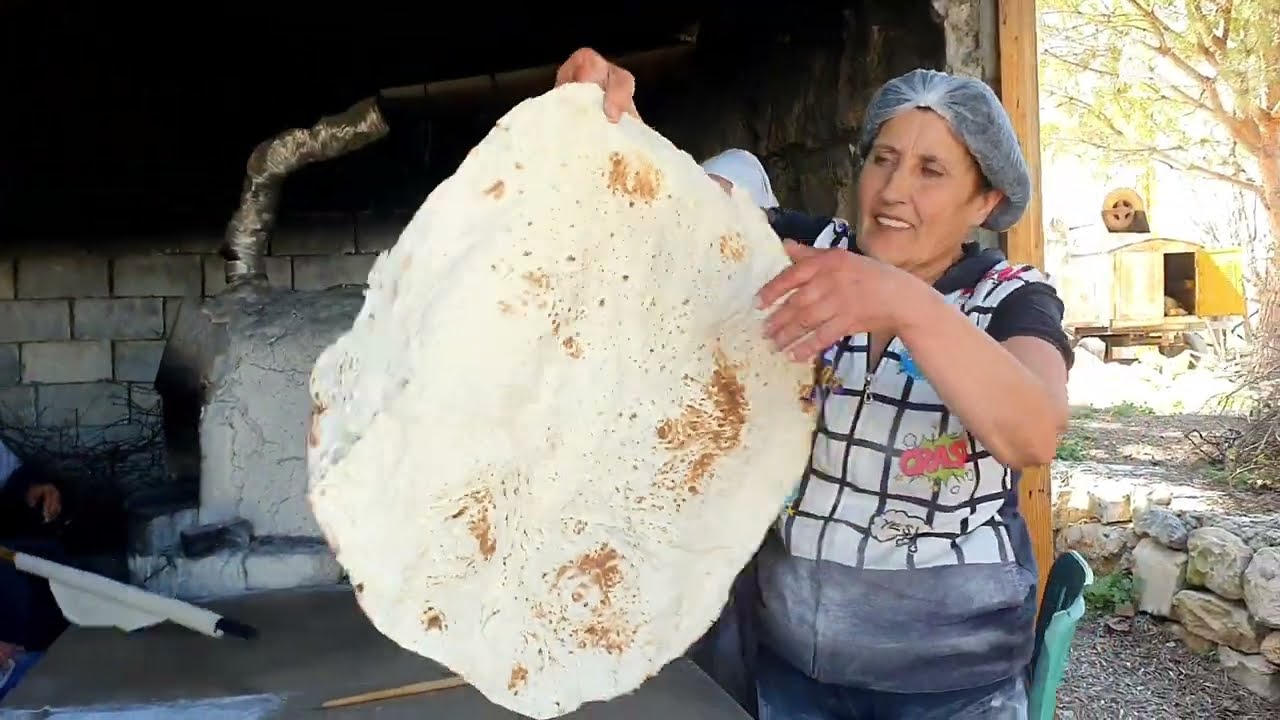 تقاليد الضيع اللبنانية | خبز المرقوق على الأصول في بلدة زان - البترون Authentic Markouk Bread in Zan