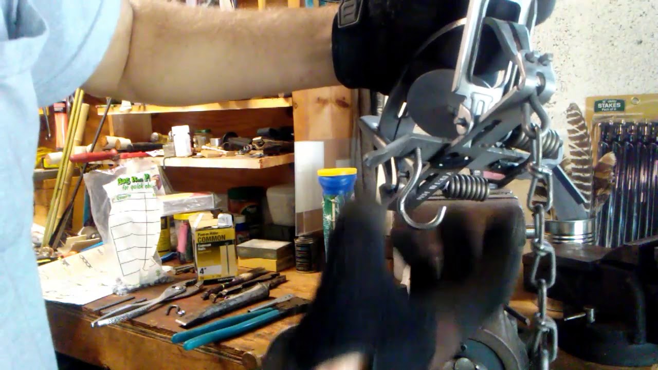 Trapping j-hooks and swivels