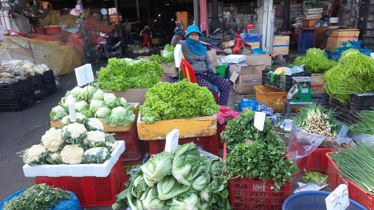 Khu rau chợ đầu mối bình điền 22 tết rau rẻ như bèo khổ qua 8k dưa leo 2 ký 15k cà chua 10k cải 5k 