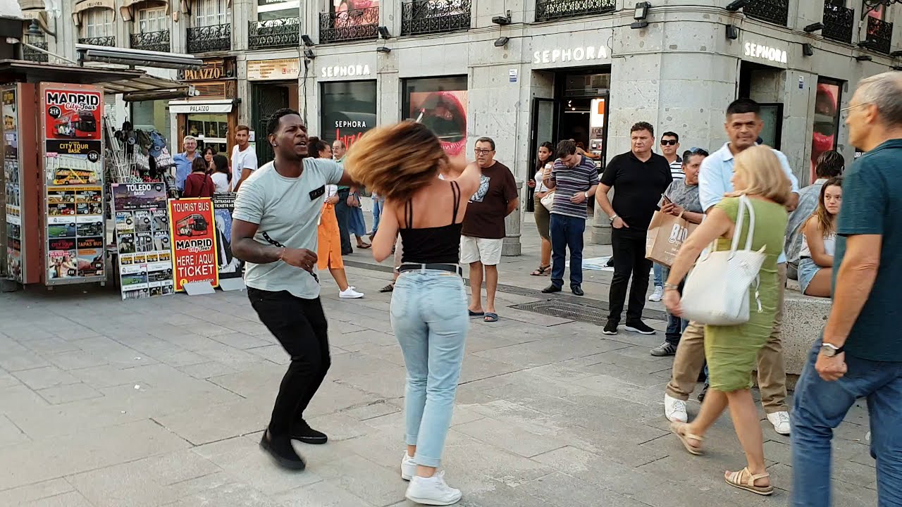 ”¡Imposible  No Mirar! el arte de bailar de esta Española 🇪🇸 