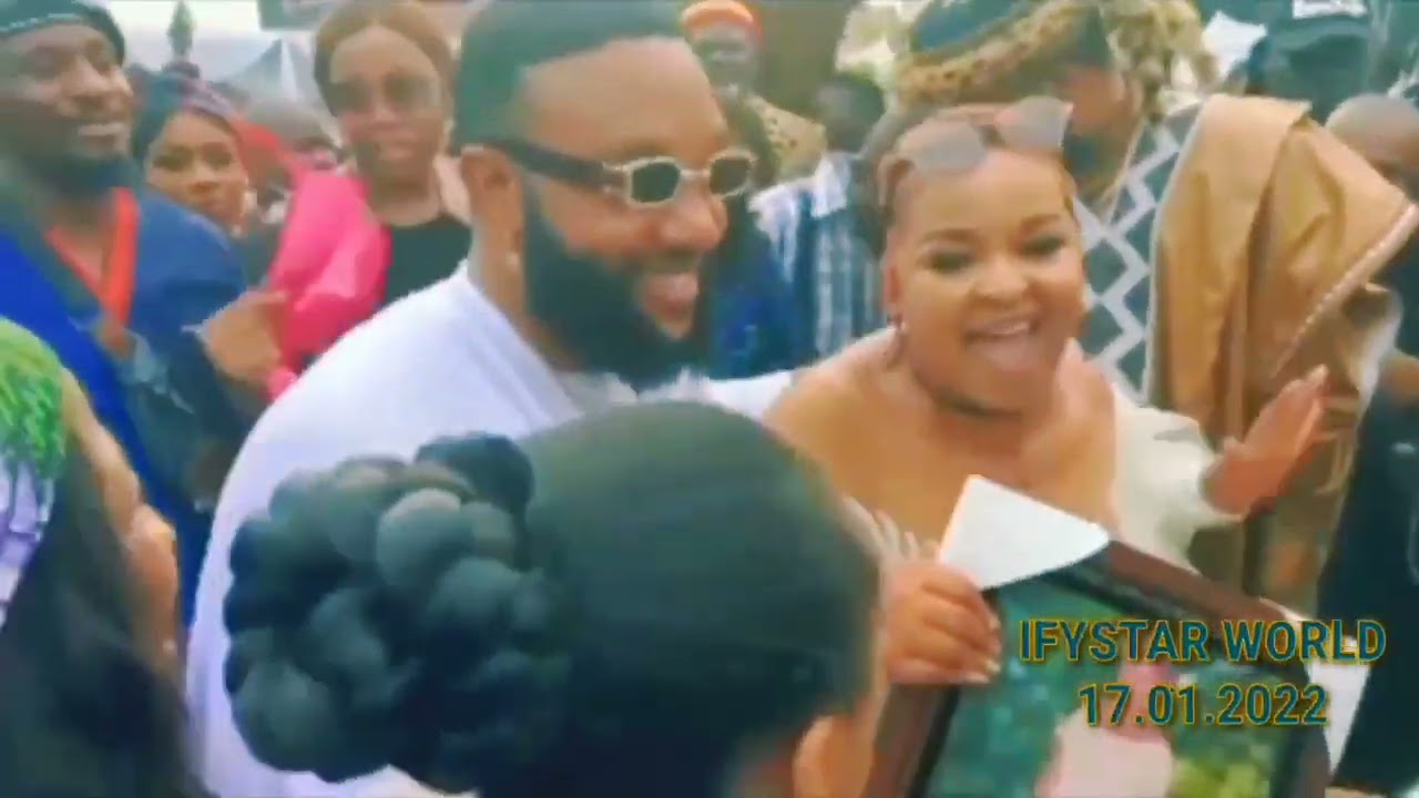 BURIAL Turns To CARNIVAL As Emoney, Odumeje, Kcee, Obi Cubana RAINS MONEY in DOLLARS #emoney #trend