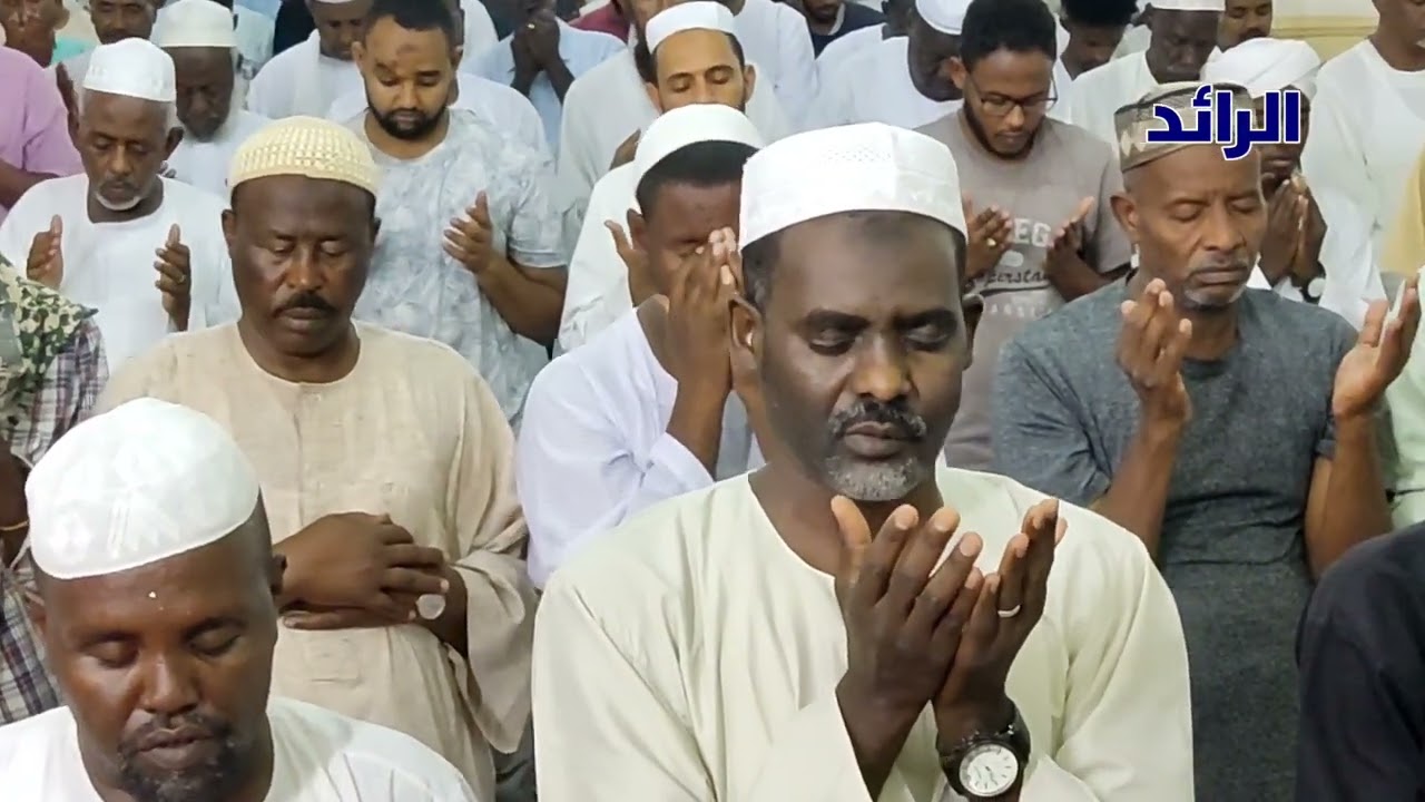 الشيخ يوسف أبوالبشر يدعو بالنصر للقوات المسلحة السودانية ضد التمرد في ليلة رمضان الرابعة