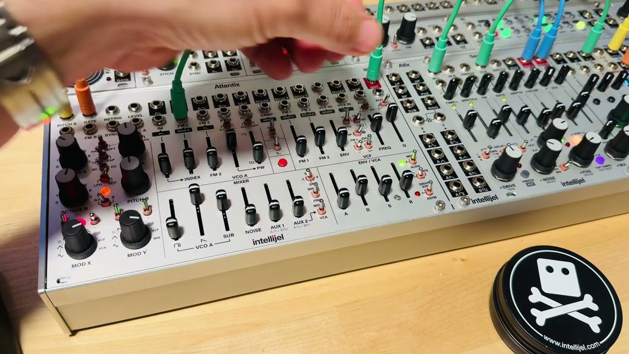 Atlantix - quick jam with the VCF and distortion