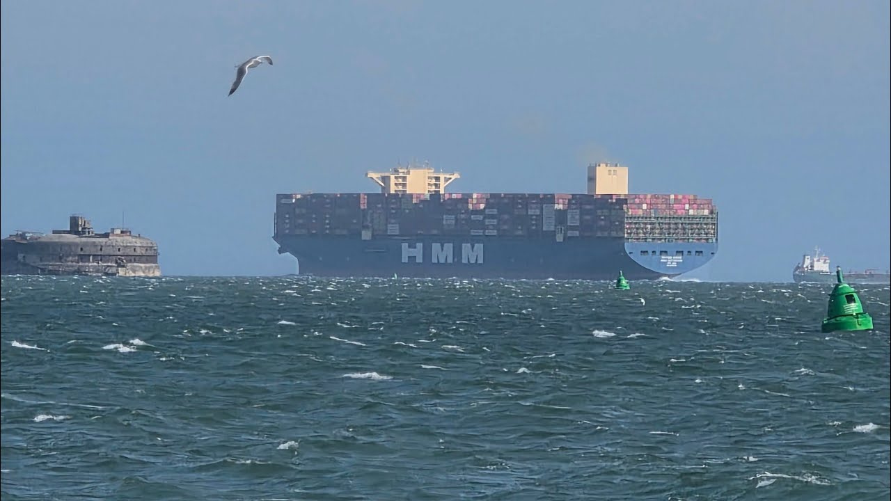 HMM ROTTERDAM on the solent bound for Singapore fully loaded