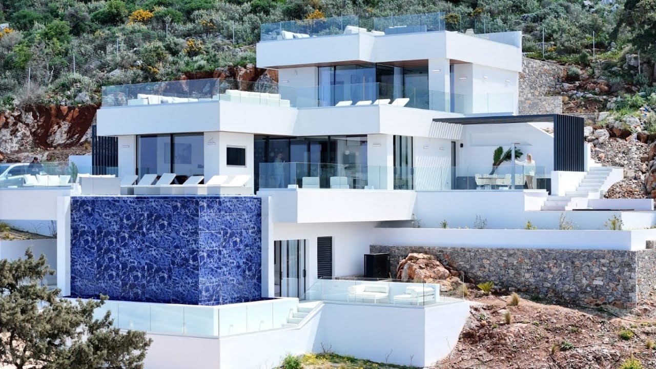 Α SUPER HIGH-END VILLA IN KOKKINO CHORIO