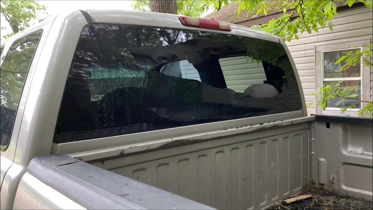 Я разбил стекло на Duramax (замена заднего стекла)
