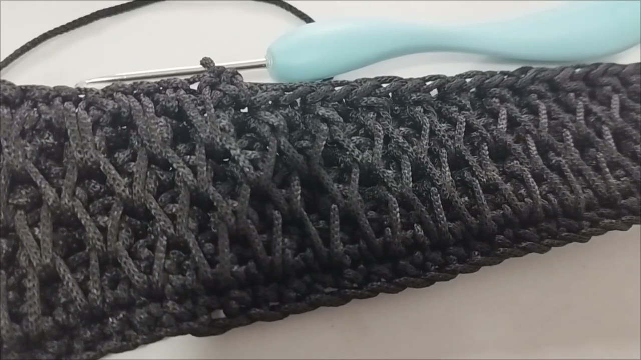 We are crocheting a bag, making a diamond pattern