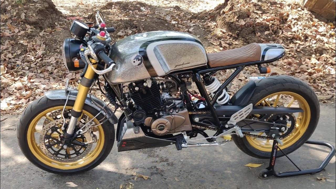 best modified Bajaj Pulsar 220 into CafeRacer By Rocky Customs Garage and Pulsar CafeRacer bike