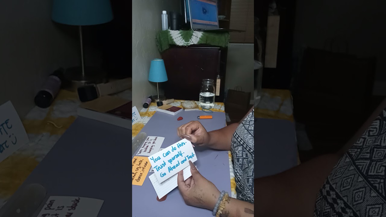 Tarot reading with index card