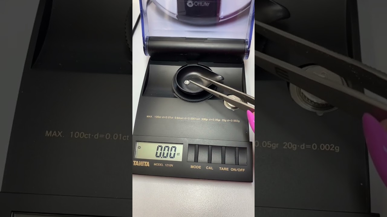 What is the carat weight of this diamond? #diamonds #diamondring #gemologists #gemology #gems