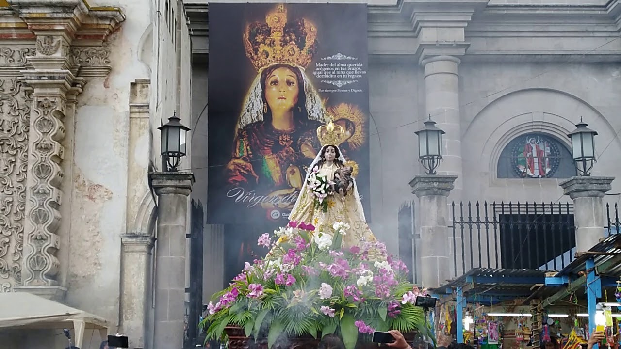 Procesión de la Consagrada y Coronada Virgen del Rosario, Santa Iglesia Catedral, Quetzaltenango.
