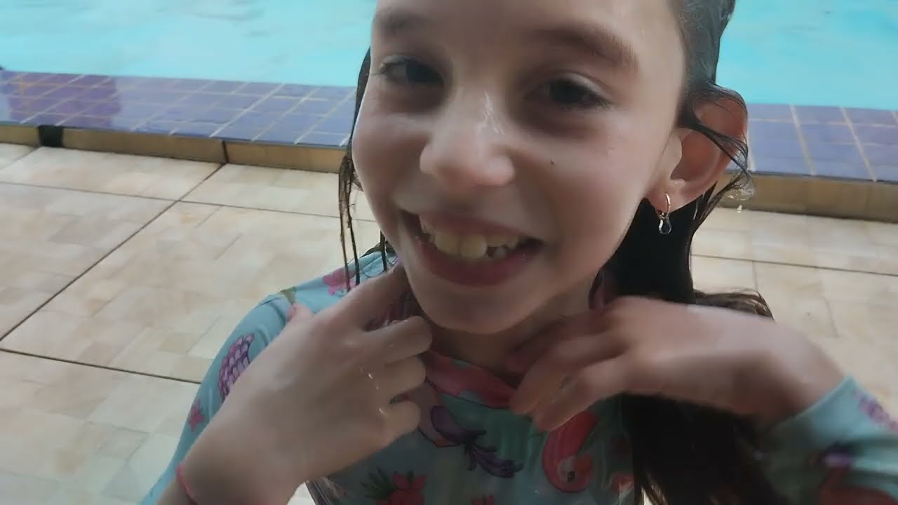 Vem brincar comigo na piscina