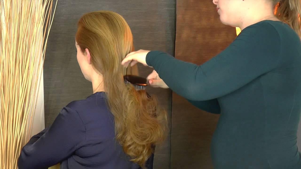 ASMR - Brushing Emma Whispersreds hair :3 || AylaASMR