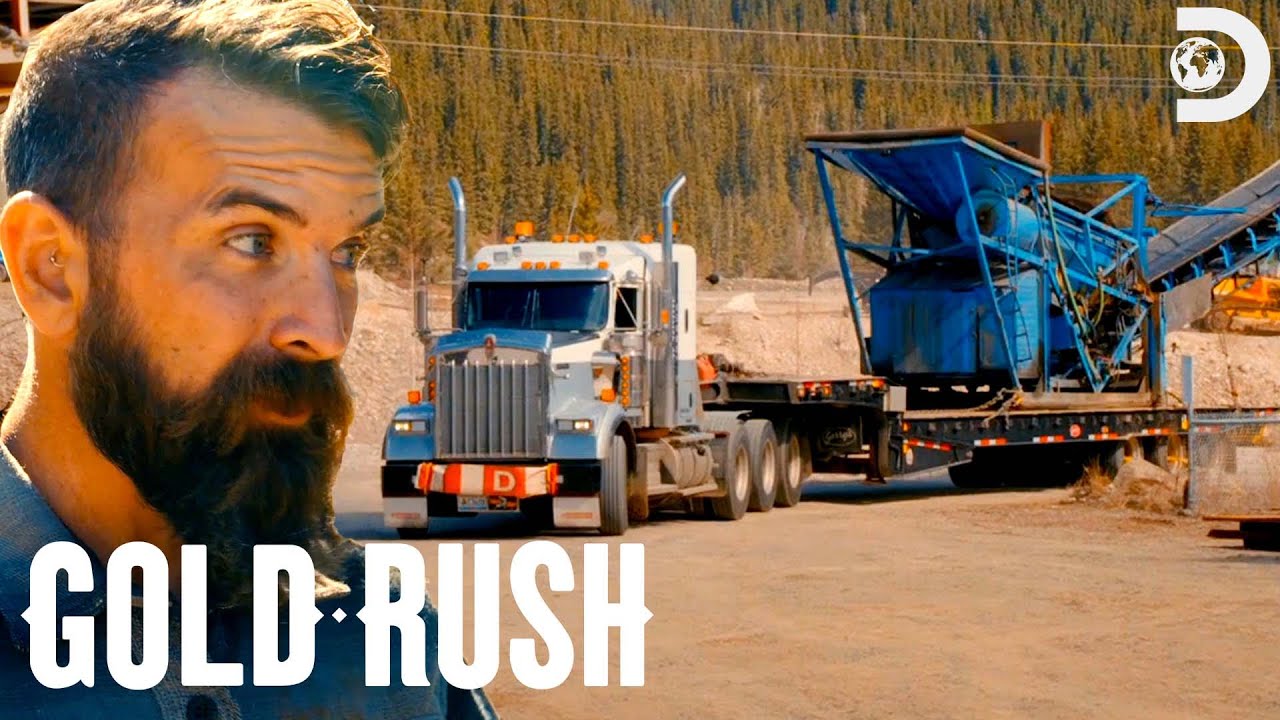 Fred Hauls His Huge Wash Plant to Get Repairs | Gold Rush