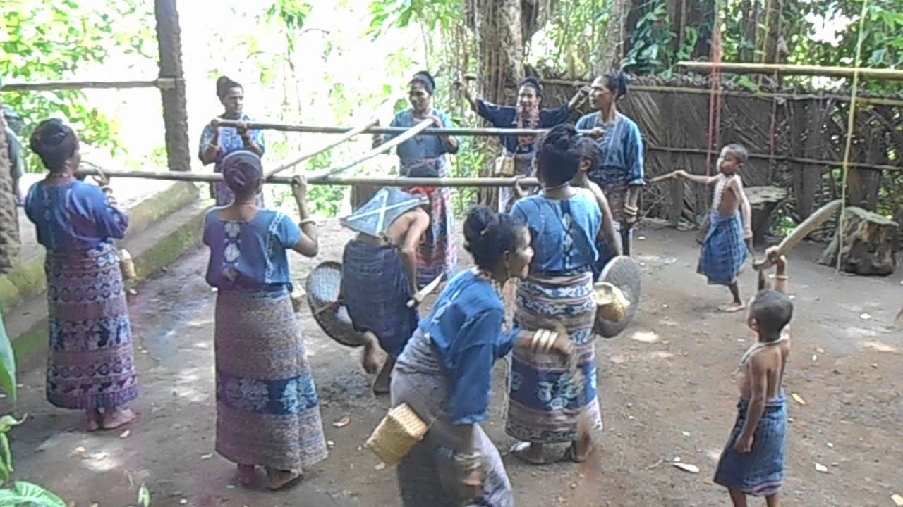 MAUMERE-TARIAN AWI ALU DAN MAGE MOT. SANGGAR BLIRAN SINA