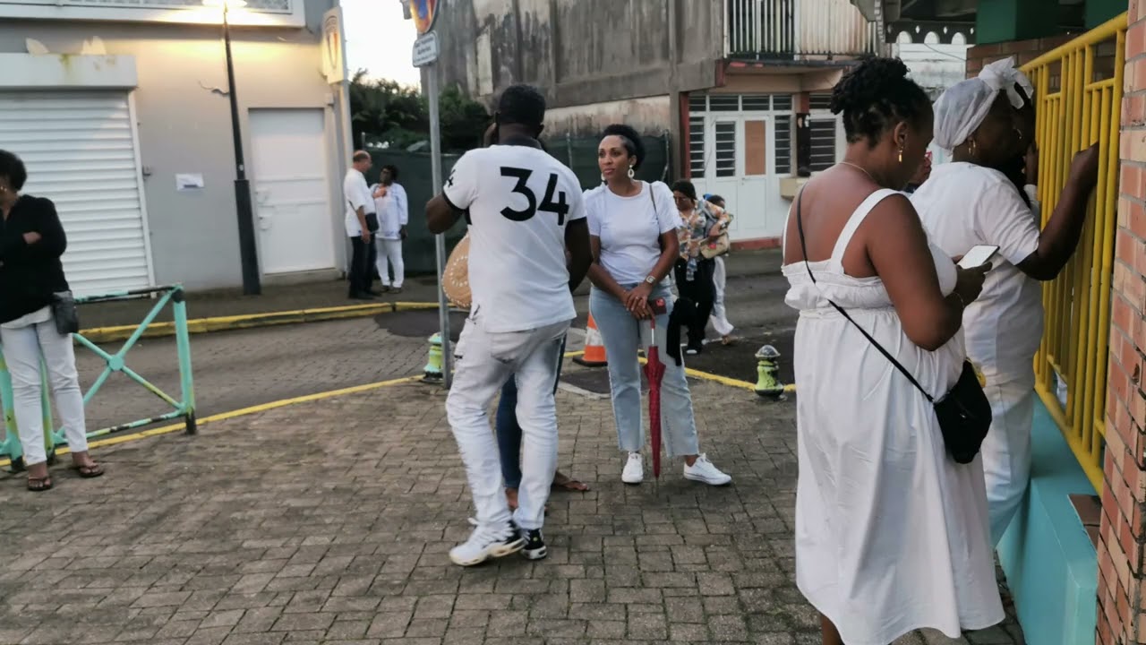 LA MARCHE BLANCHE SILENCIEUSE POUR MARIE CAMILLE RELOUZAT AU GROS MORNE. DD NEWS MARTINIQUE.