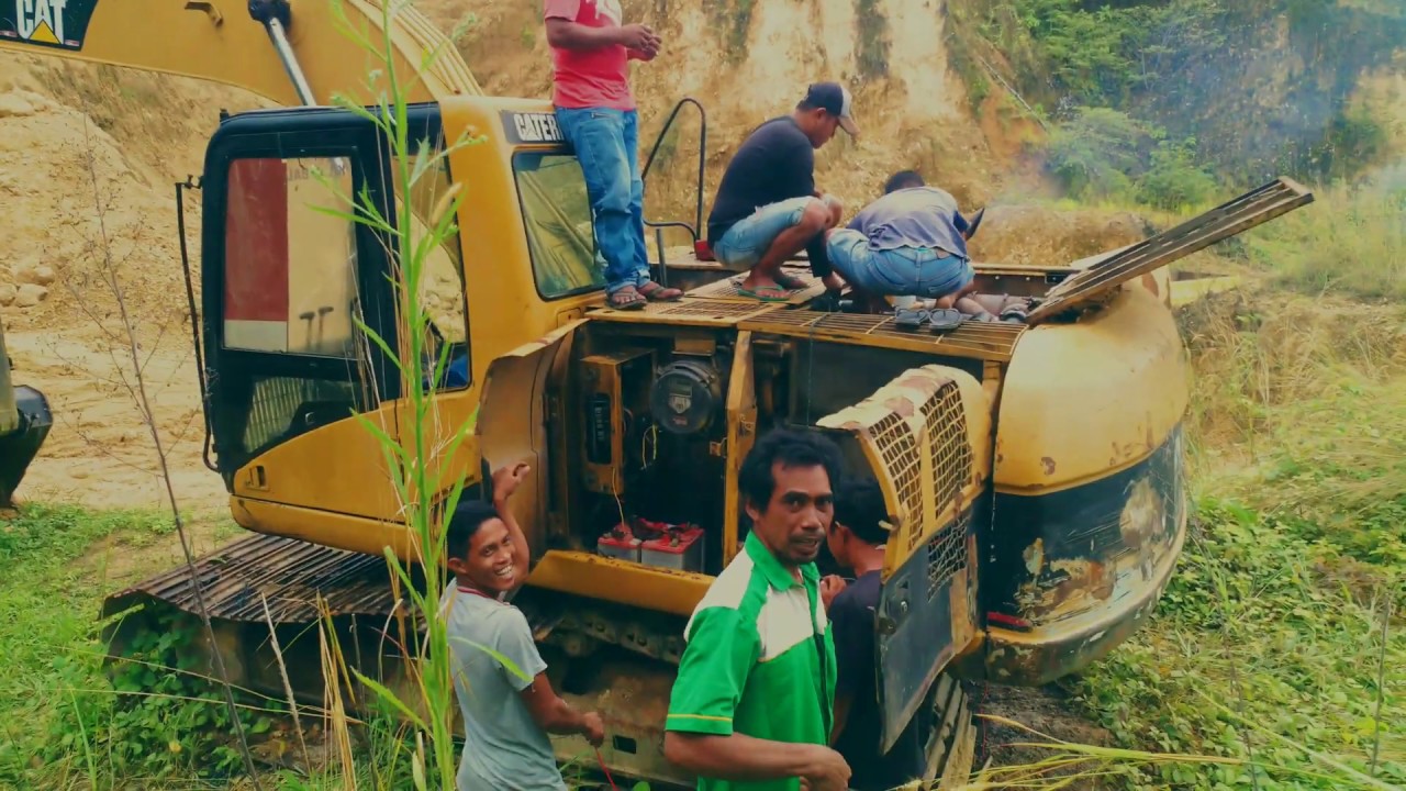 Perbaikan excavator [Cat 320 C] menyetel tekanan pompa..