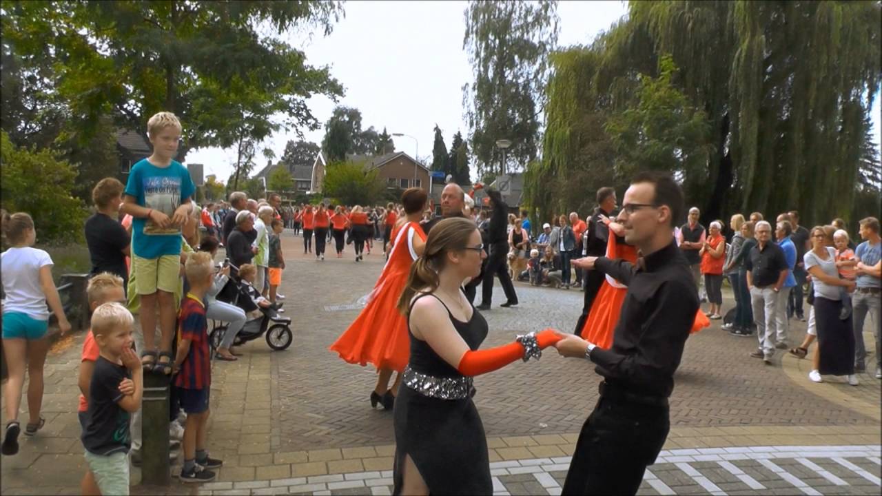 Optocht Volksfeest Aalten 2016 met Dansstudio Vieberink .