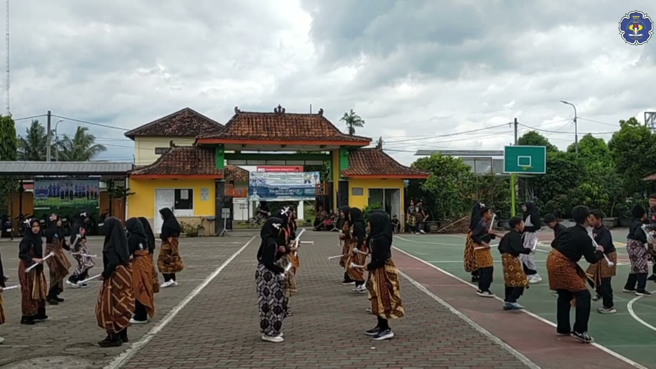 Pentas Seni Tari Badui kelas 7B SMP Negeri 1 Minggir 