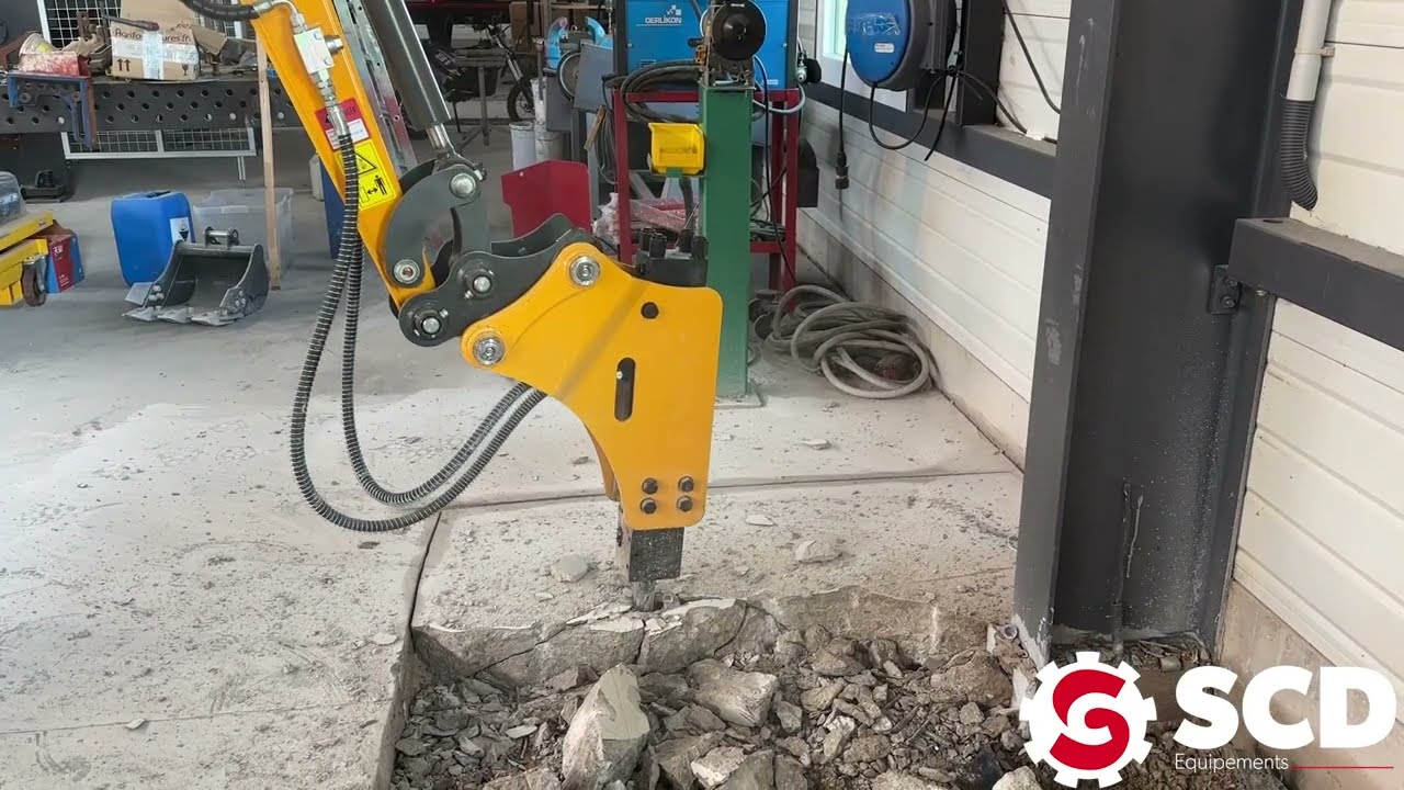 Brise roche hydraulique BRH sur mini pelle TERRA, SCD équipements