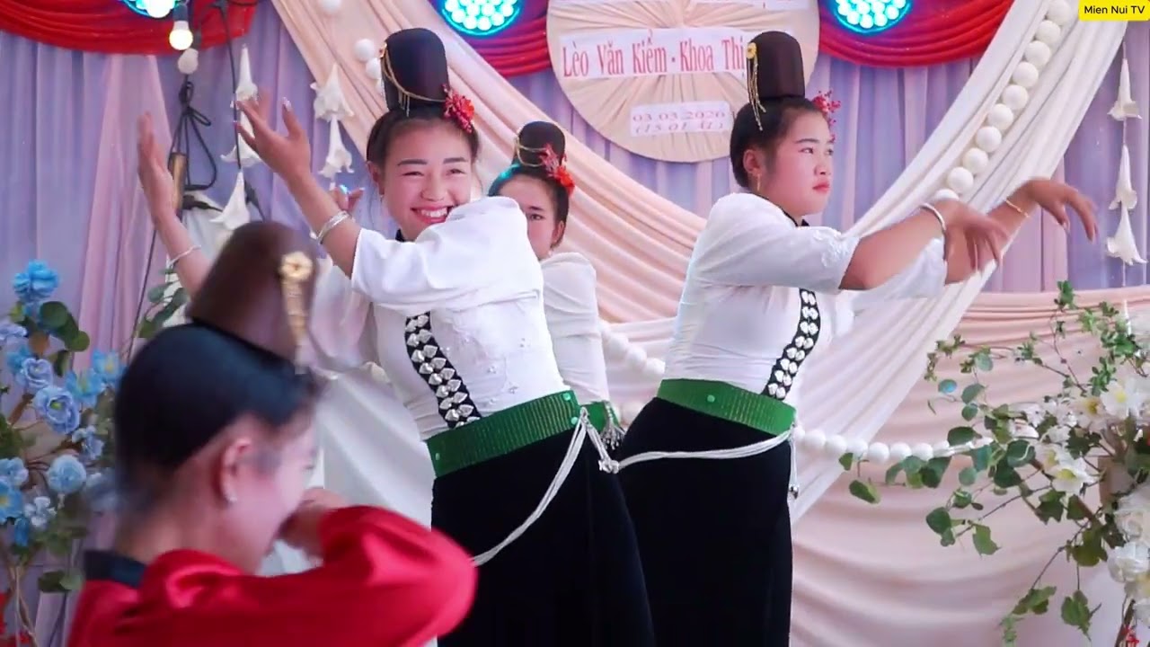 Vũ điệu bóng đêm - Mừng Tân Gia Ông, bà Lèo Văn On - Khoa Thị Lầu, bản Hua Nà - Phiêng Cằm