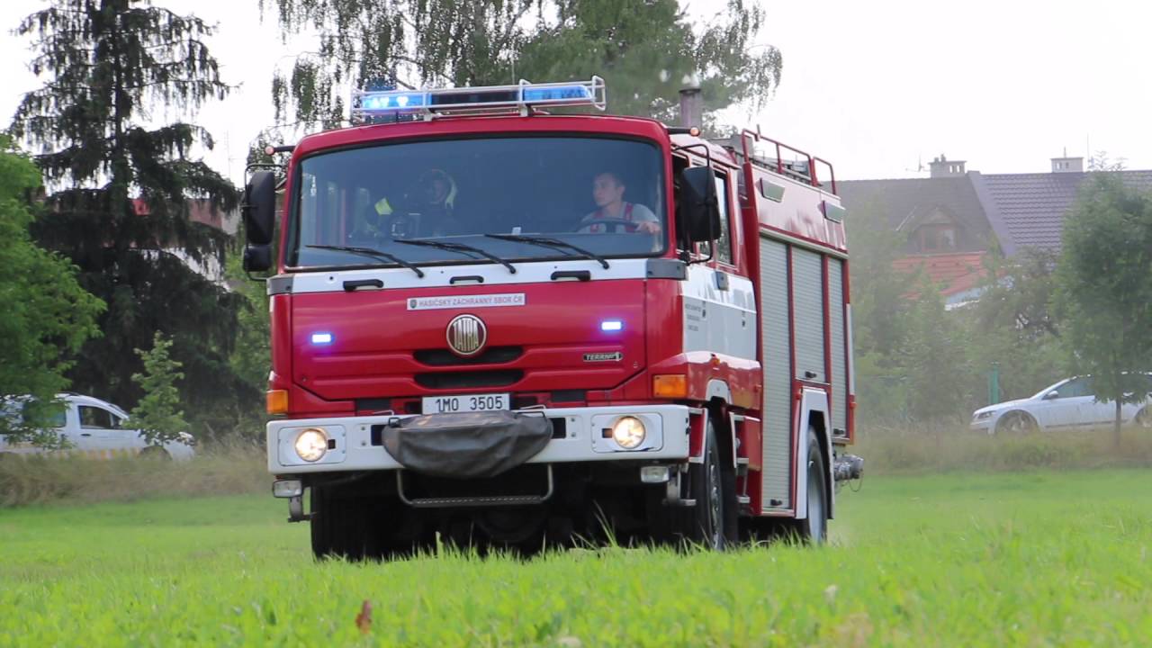 POŽÁR KOMBAJNU A POLE V OLOMOUCI HOLICE POBLÍŽ OC OLYMPIA