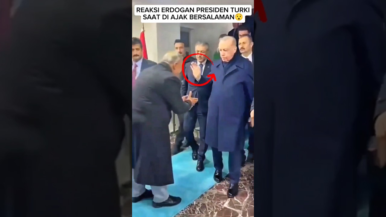 Erdogan's reaction when he was handed a handshake😯 #erdoğan #erdoğan