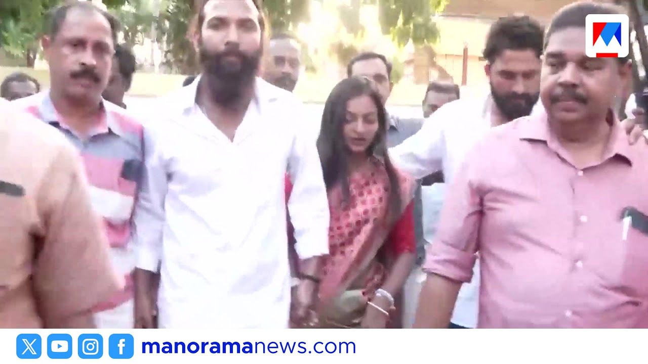 മോണാലിസയ്ക്ക് പ്രായപൂർത്തി ആയിട്ടില്ല? സമൂഹ മാധ്യമങ്ങളിൽ ചര്‍ച്ച | Monalisa Bhosle Age Controversy