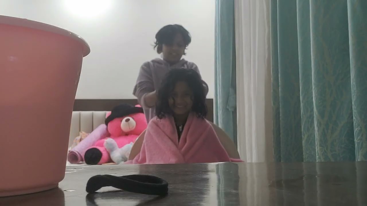 Make aarya appreciate her curls