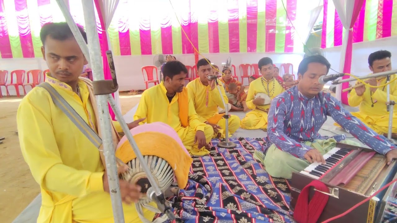 আনন্দ ভৈরবী রাগের বিবাস ন করছেন বিদ্যুৎ মাস্টার বাদ্যযন্ত্র পরিবেশন করছেন বিট্টু গোস্বামী