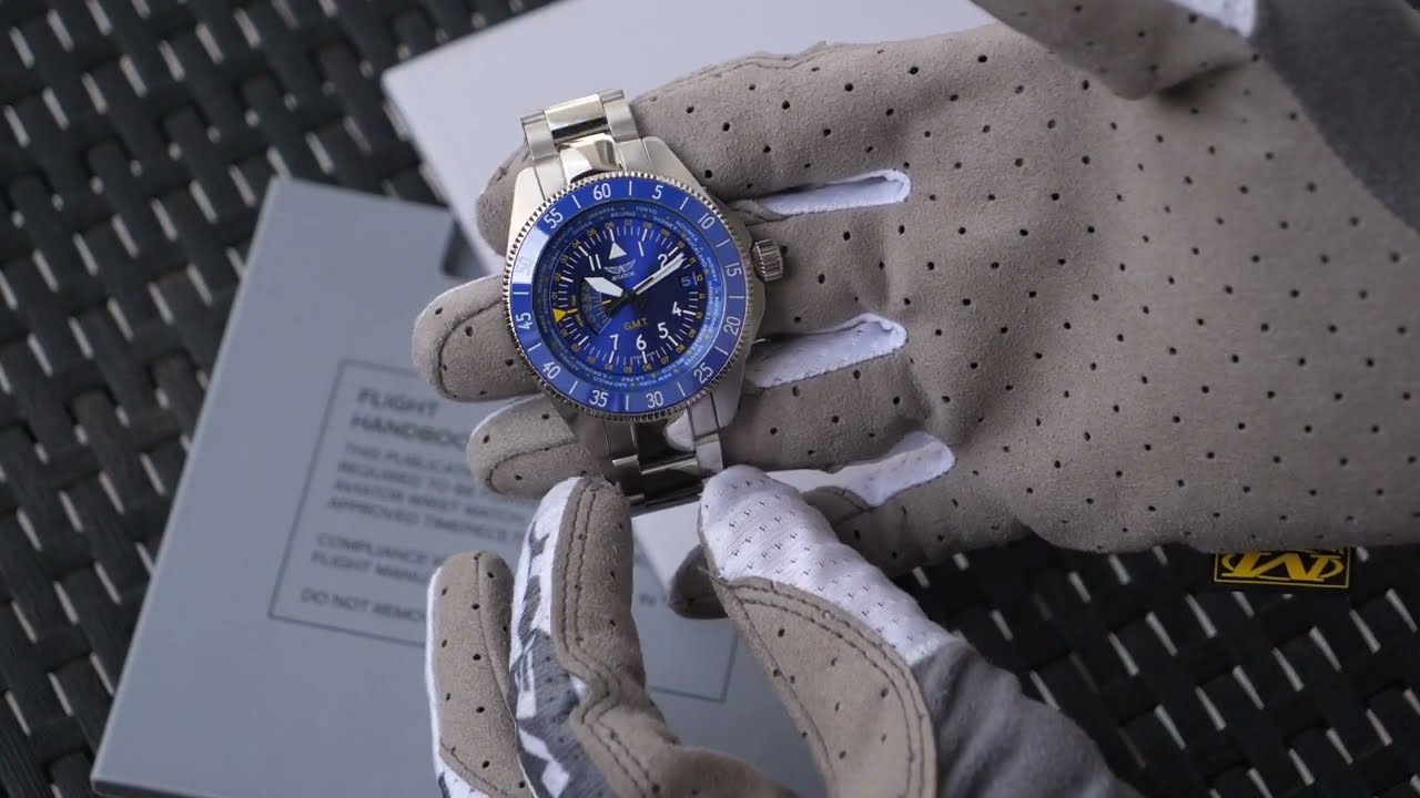 Recenzja: Aviator Swiss Made Airacobra GMT - lotnicze DNA i innowacyjny spos&oacute;b obsługi funkcji GMT