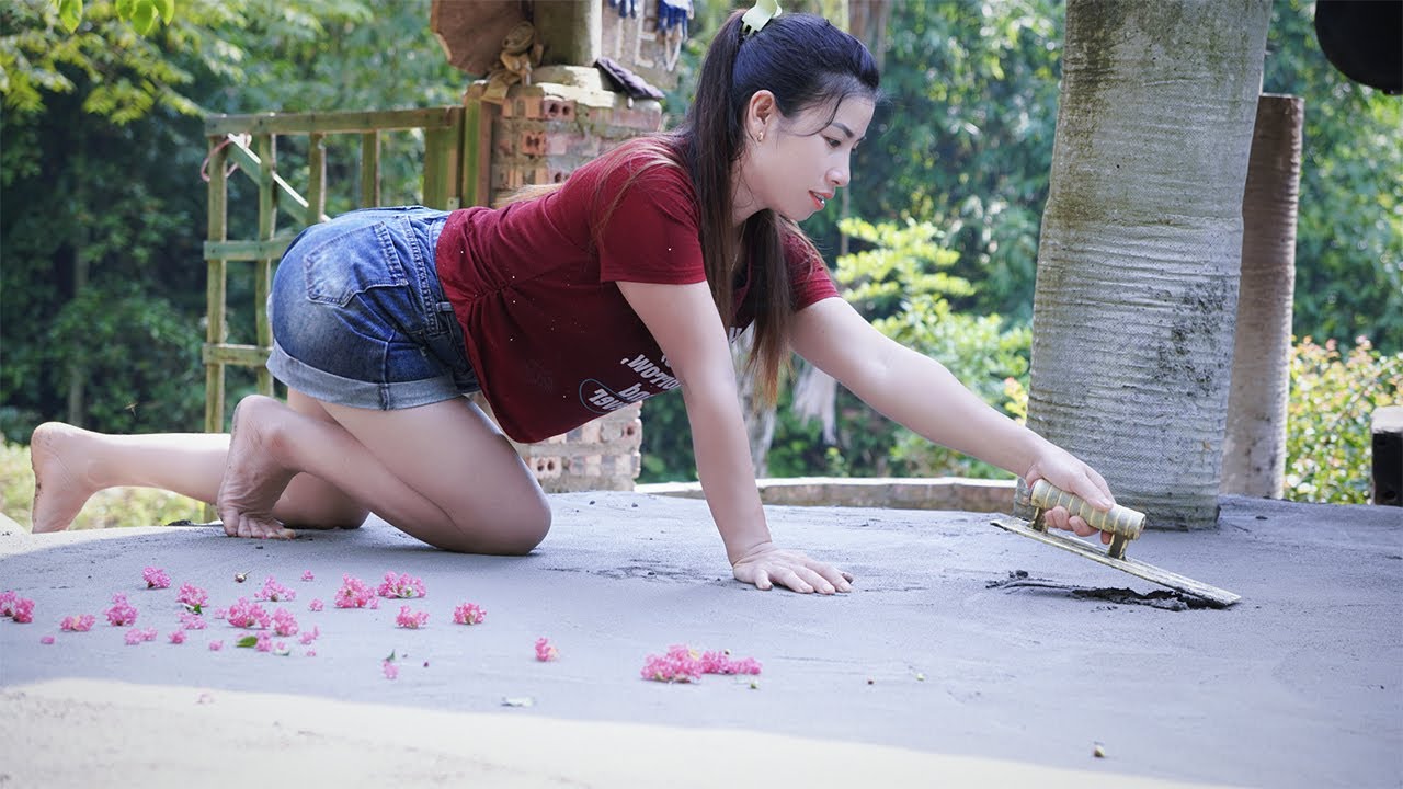 Hardworking Day on the Farm &ndash; Lily Makes a New Yard