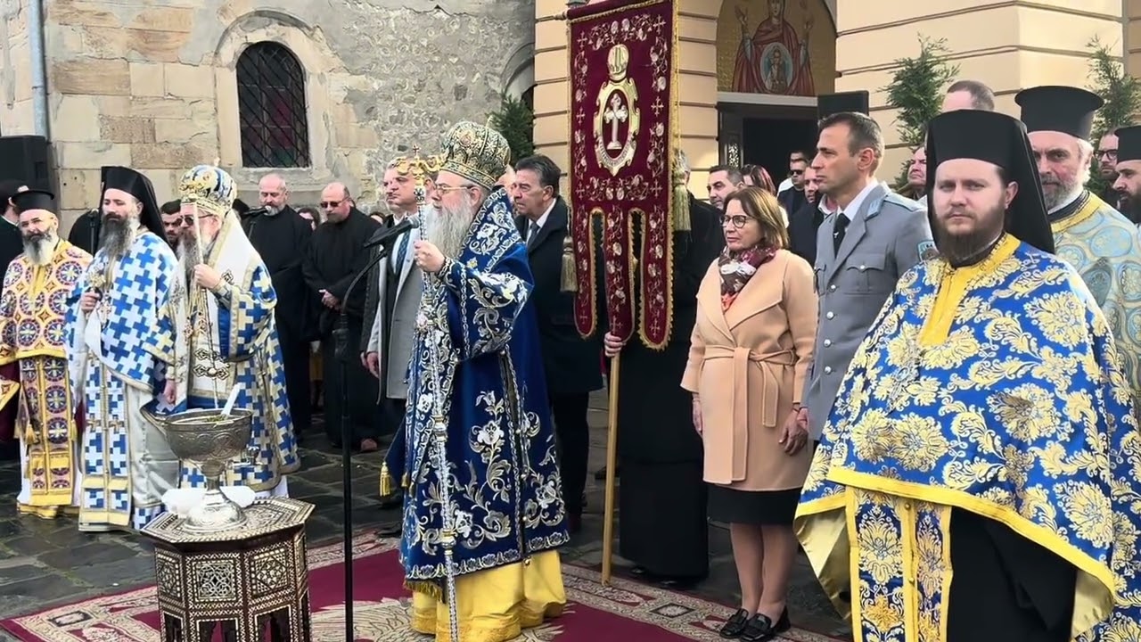 Архиерейска света Литургия в храма „Успение Богородично“ Митрополит Николай освети воинските знамена
