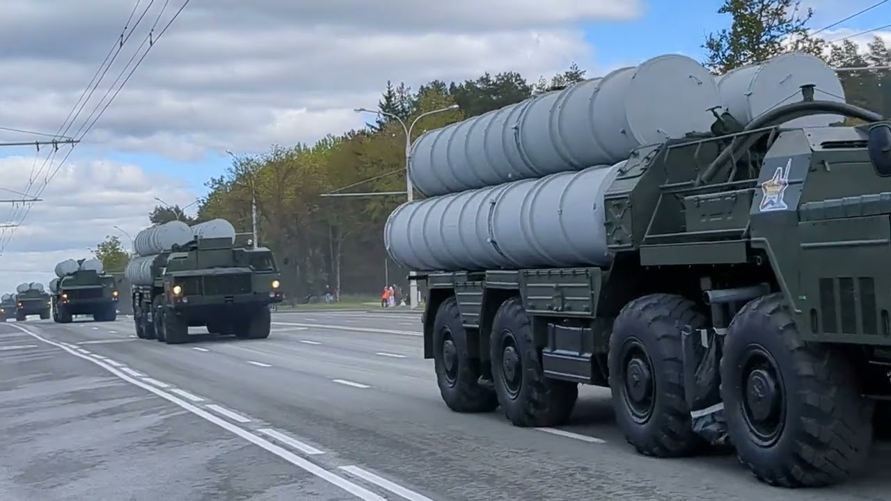 Минск: ЗРК С-300ПС на пр. Независимости &ndash; курс на Парад 9 Мая!