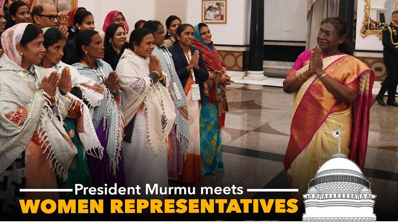 President Murmu meets women representatives belonging to Schedule Tribes of different States