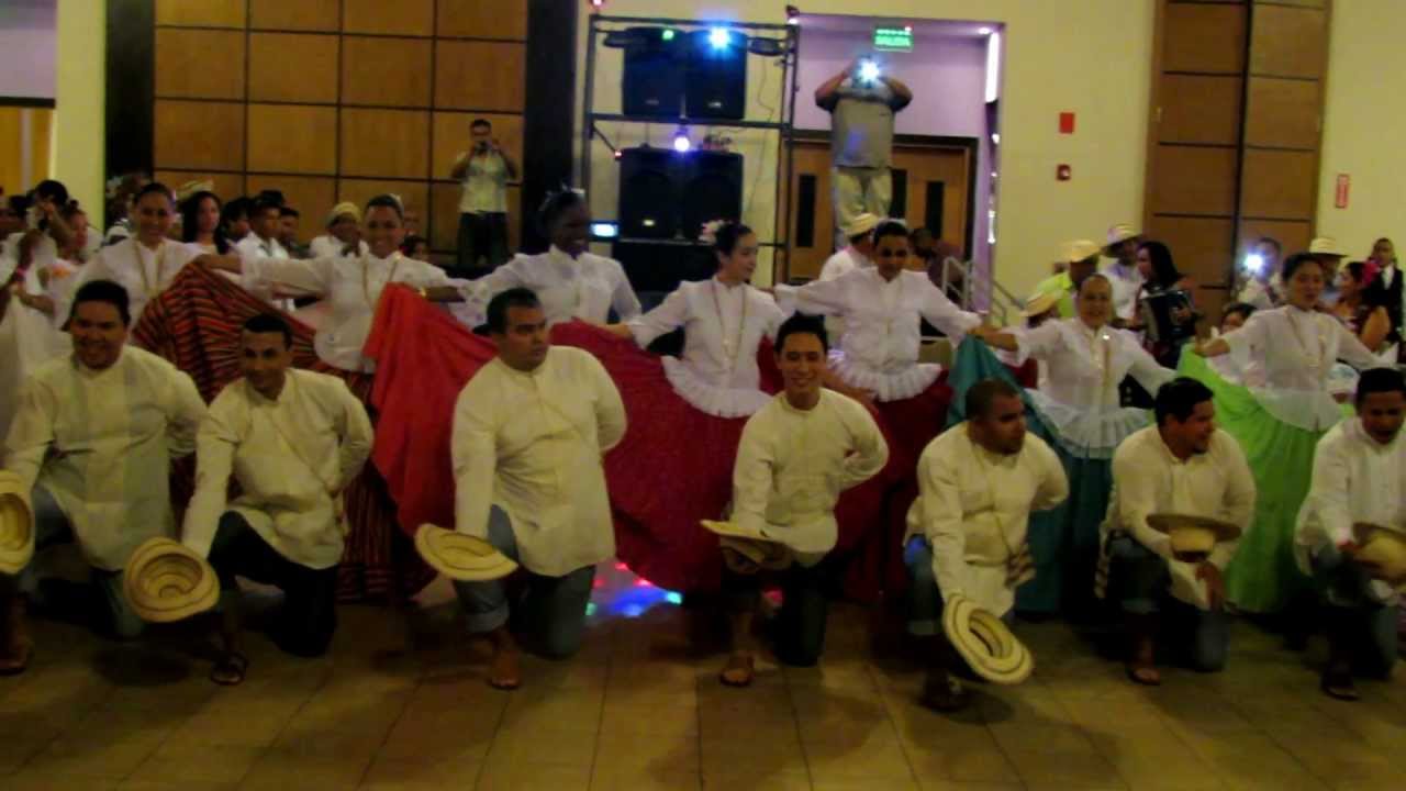 Cumbia Julia Pela la yuca y Viva Panamá