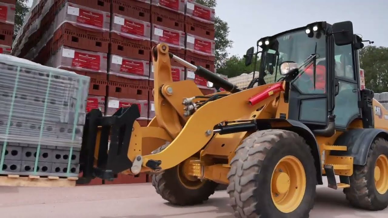908 High Lift with Pallet Forks at Work | Next Generation Cat&reg; Compact Wheel Loaders