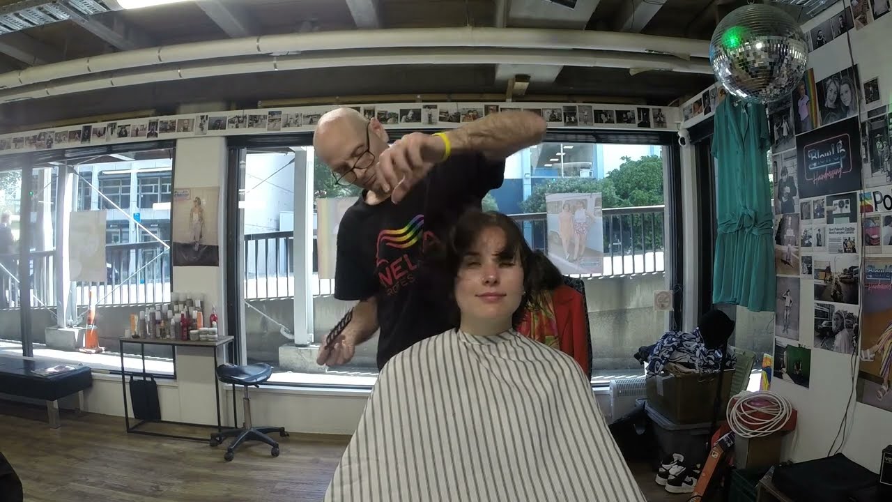 Софи делает стрижку в стиле домохозяйки 1978 года, а потом мы сделали её суперкрутой