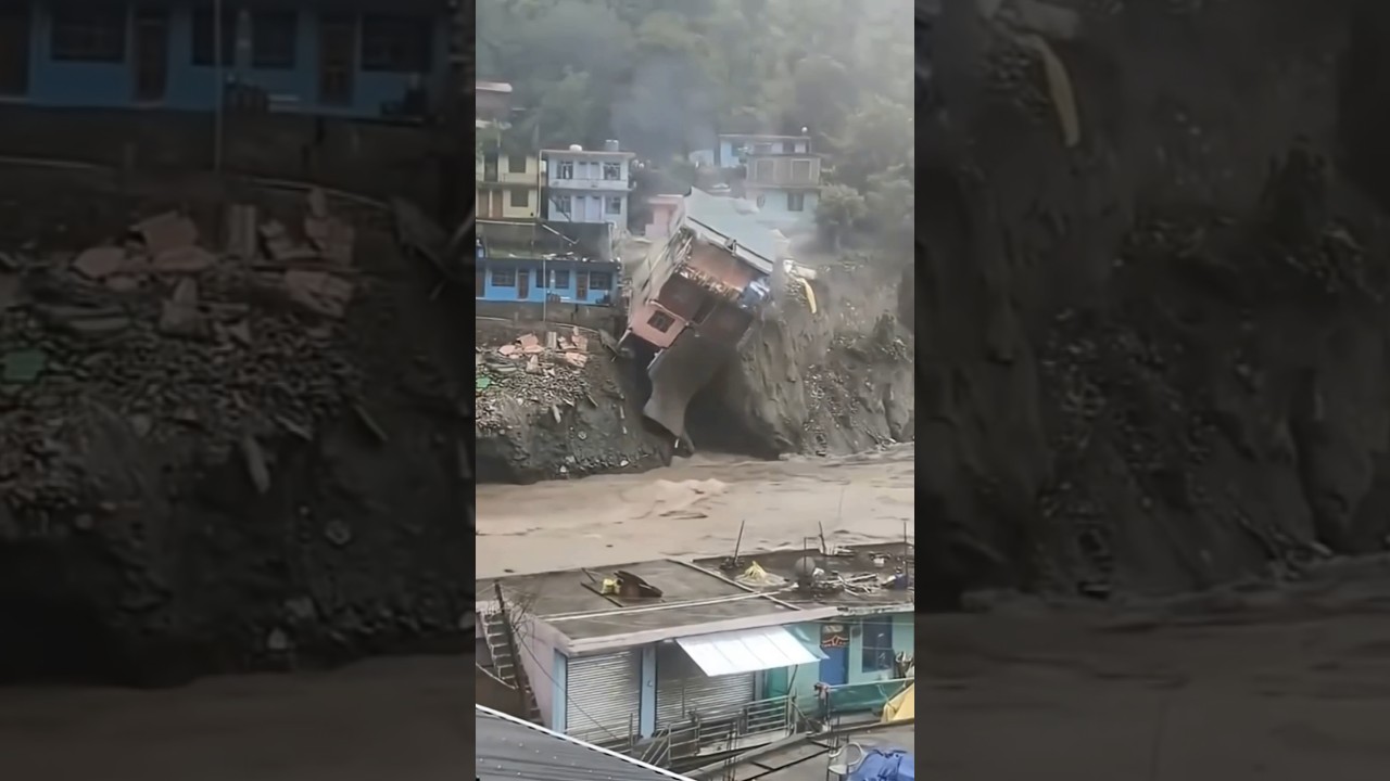 Nature's fury! Terrifying flash flood caught on camera 😱🌊 #viral #trending #floods #flood #Disaster