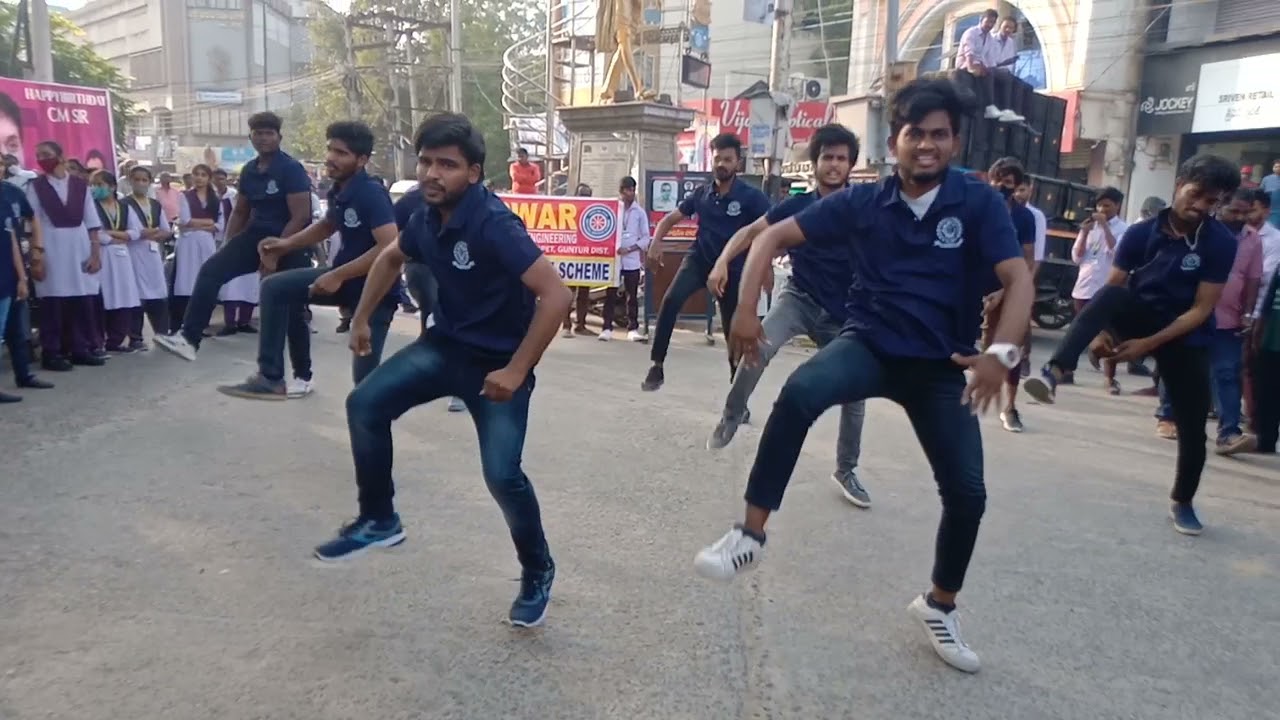 Flash mob performance by || Eswar college of Engineering 2021||#flashmob #public #2021#dance #viral