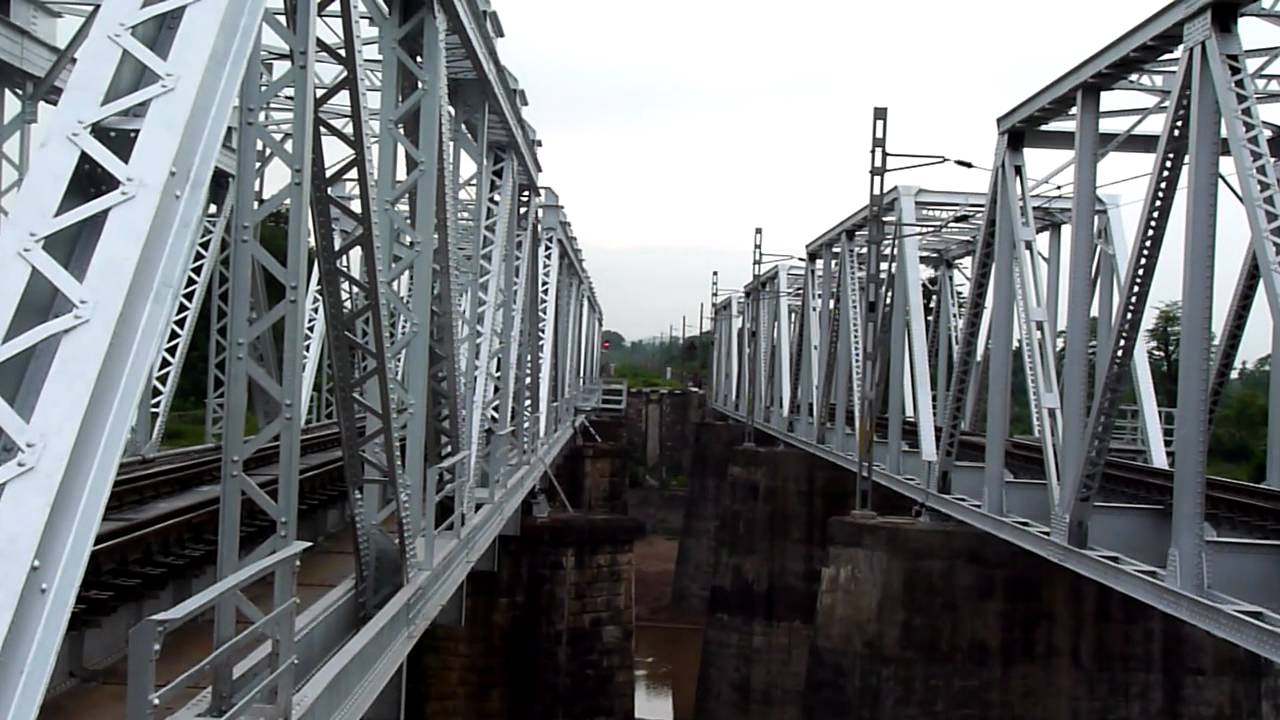 Mega Offlink BRC WAP-4E Gondwana blinks eyes and roars over Machna Bridge!!