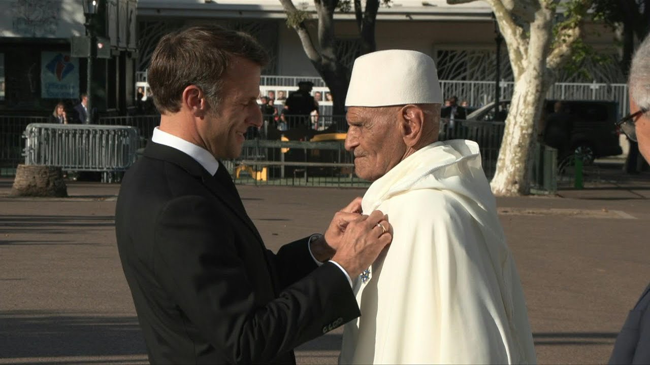 À Bastia, Macron décore le dernier tirailleur marocain encore en vie | AFP Images