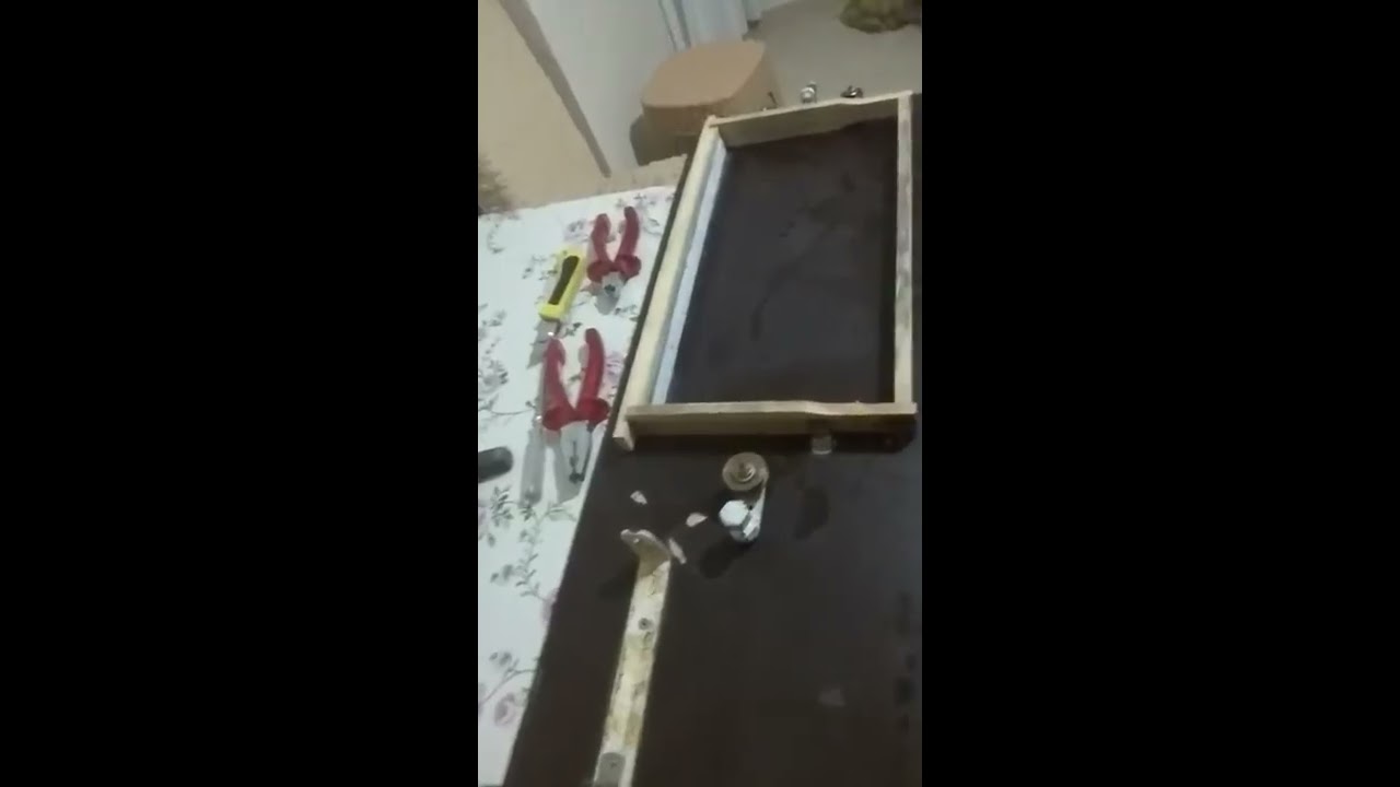Arıcılık petek çıtaya basit tel germe aparatı.