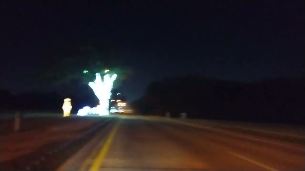 Christmas lights on Elam#christmaslights #christmas#lightsout