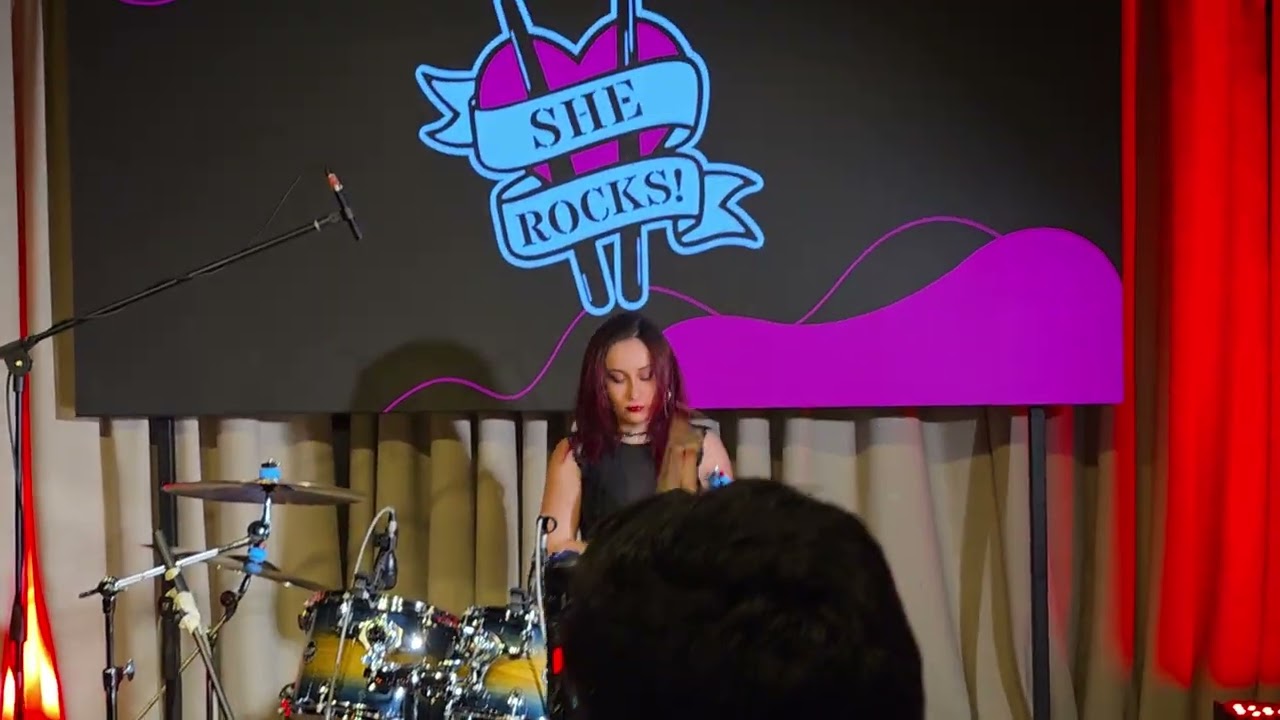 ÖYKÜ DİNÇMAN - CHERRY BOMB - THE RUNAWAYS (DRUM COVER) #therunaways 